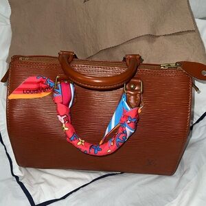 Beautiful Louis Vuitton Epi Speedy 25